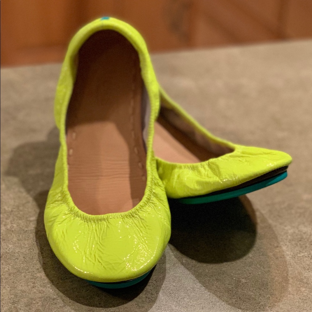 Size 10 Unmellow Yellow Tieks